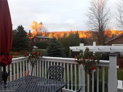 102 Laurie's Court, Blue Mountains, On L9y 0l4