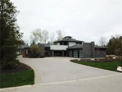 68 Madwayosh Street, Saugeen Shores, On N0h 2l0