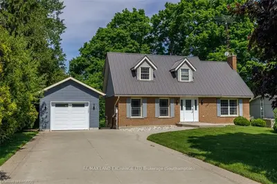 290 Tyendinaga Drive, Saugeen Shores, On N0h 2l0