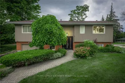 1068 West Street, Kincardine, On N2z 1c5