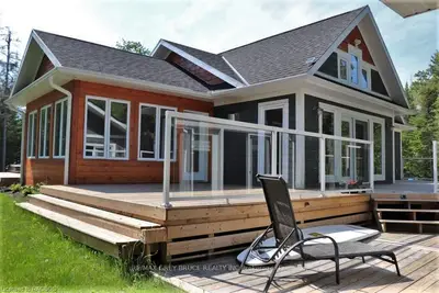 25 MOLLY Street, Northern Bruce Peninsula, ON N0H 2M0