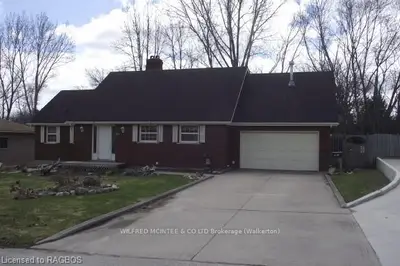 23 Oak Street, Brockton, On N0g 2v0