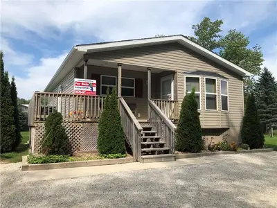 118 Drive-in Crescent 2, Georgian Bluffs, On N4k 5n7