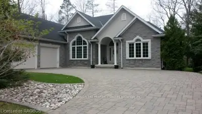 11 Carter Drive, Saugeen Shores, On N0h 2c6