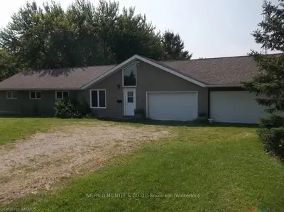 60 Wellington Street, Brockton, On N0g 2n0