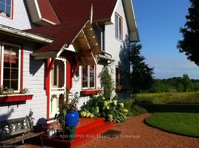 135 Allenford Road, South Bruce Peninsula, On N0h 1a0