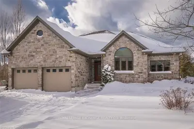15 Robbie Lane, Kincardine, On N0g 2t0