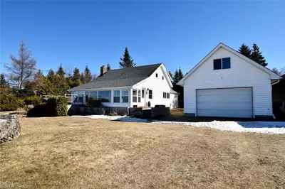 207 Lakeshore Boulevard N, South Bruce Peninsula, On N0h 2g0