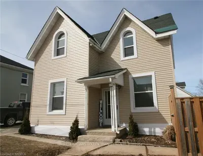 211 Jackson Street, Brockton, On N0g 2v0