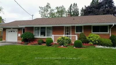 214 Wellington Street, North Huron, On N0m 1h0