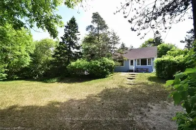 303 Lakeshore Boulevard S, South Bruce Peninsula, On N0h 2g0