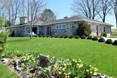 11 Moore Street, Northern Bruce Peninsula, On N0h 1w0