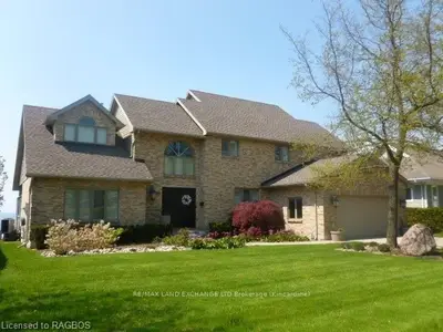 430 Penetangore Row, Kincardine, On N2z 2j7