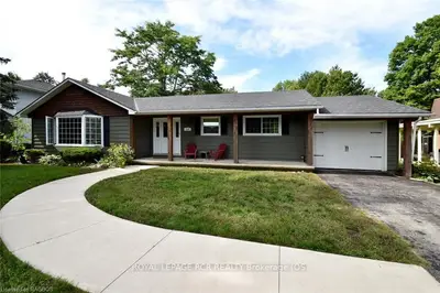 210 Tyendinaga Drive, Saugeen Shores, On N0h 2l0