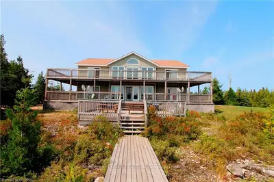 1 Bayshore Avenue N, Northern Bruce Peninsula, On N0h 2r0
