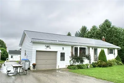 25 Mccrea Street, Morris Turnberry, On N0g 1e0
