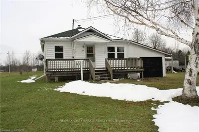 584 John Street, South Bruce Peninsula, On N0h 2t0