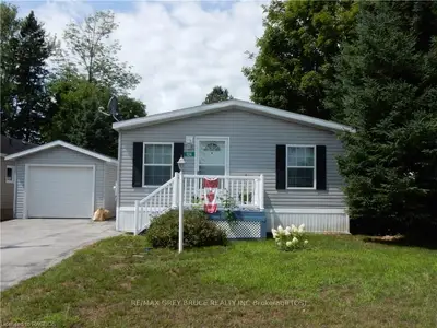 124 Sussex Square, Georgian Bluffs, On N4k 5n5