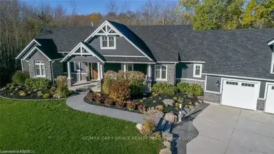 384 Balmy Beach Road, Georgian Bluffs, On N4k 5n4
