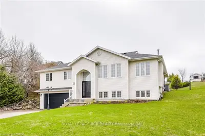 110 South Water Street, Wellington North, On N0g 2l3