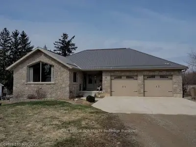 13 Church Street E, West Grey, On N0g 1s0