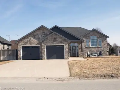 293 Ray Street, Saugeen Shores, On N0h 2c1