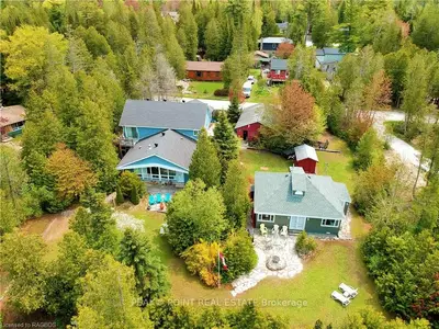 407 & 409 Second Avenue N, South Bruce Peninsula, On N0h 2g0