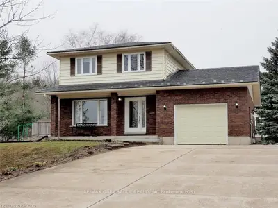 318 Park Street, Georgian Bluffs, On N4k 6v5