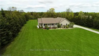 139 Grosbeak Drive, Grey Highlands, On N0c 1h0