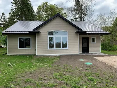 17 Tackabury Street N, Northern Bruce Peninsula, On N0h 1w0