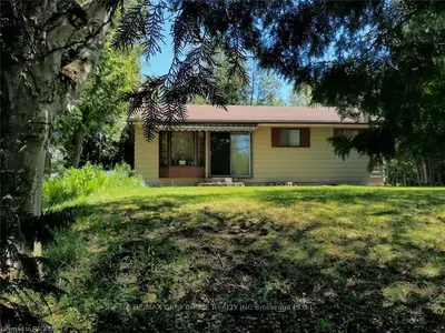 547 Bay Street, South Bruce Peninsula, On N0h 2t0