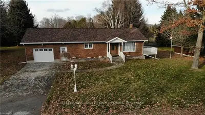 6 Edgewood Street, Northern Bruce Peninsula, On N0h 1w0