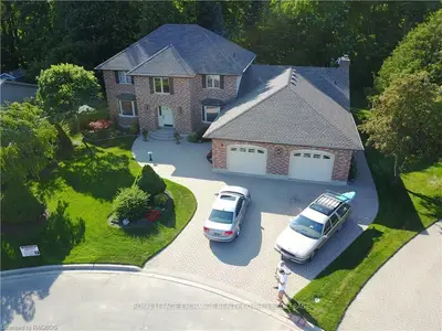8 Manor Wood Crescent, Kincardine, On N2z 1c1