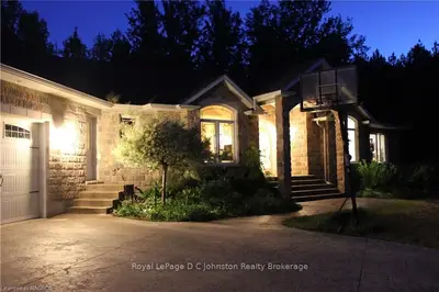 523 Clarendon Street, Saugeen Shores, On N0h 2l0