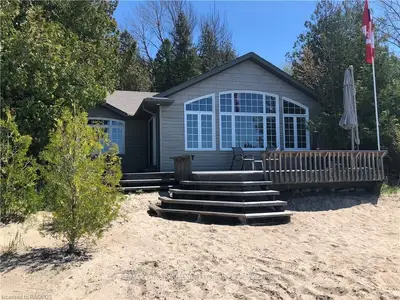 86519 Amberley Beach Road, Ashfield-colborne-wawanosh, On N2z 2x3