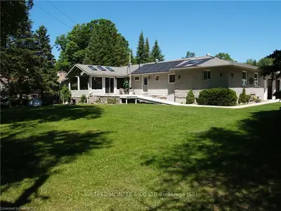 10 Allister Place, South Bruce Peninsula, On N0g 2g0