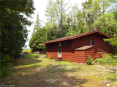14 Richards Avenue, South Bruce Peninsula, On N0h 2t0