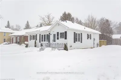 271 Elgin Street N, Wellington North, On N0g 2l1