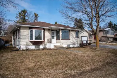 2620 2nd Avenue W, Owen Sound, On N4k 5x2