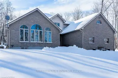 23238 HOLLAND-SYDENHAM, Chatsworth, ON N0H 1G0