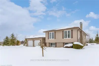 9049 6, Wellington North, ON N0G 2E0