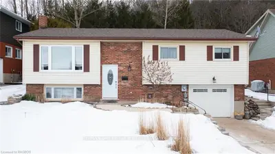 325 8TH AVENUE A E, Owen Sound, ON N4K 6E6