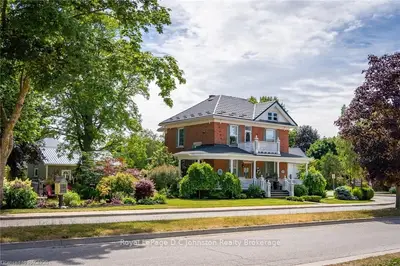 570 JOHNSTON Avenue W, Saugeen Shores, ON N0H 2C0