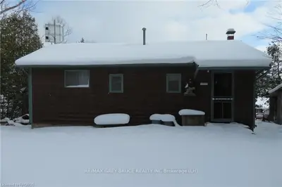 281 BRITAIN LAKE Road, Northern Bruce Peninsula, ON N0H 1W0