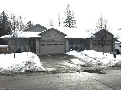 195 & 197 9TH Street, Hanover, ON N4N 1L1