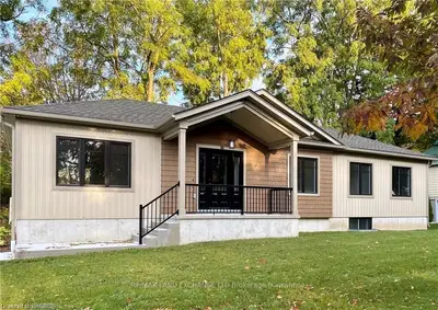 966 CHARLES Street B, Kincardine, ON N2Z 2C3