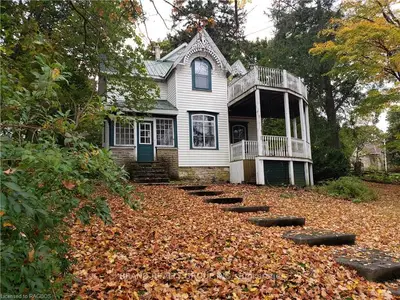 384 S BERFORD Street S, South Bruce Peninsula, ON N0H 2T0
