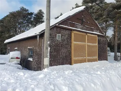 10 Ferndale Road, Northern Bruce Peninsula, On N0h 1w0`