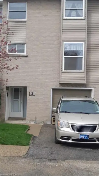 2-2 PHILLIP Place, Kincardine, ON N2Z 2E6