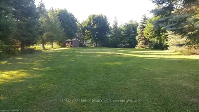 15 EDGEWOOD Street, Northern Bruce Peninsula, ON N0H 1W0